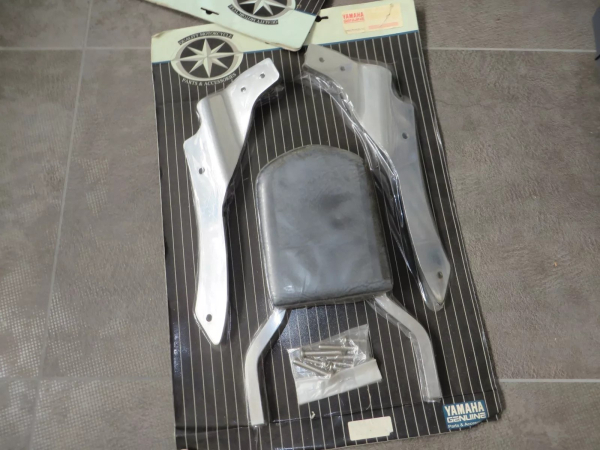 Yamaha Sissybar XVS650 DRAG STAR Rückenlehne Sozius-Sitz Original Neu 4VR-W0772-00 Original Ersatzteil – MG-Teileshop